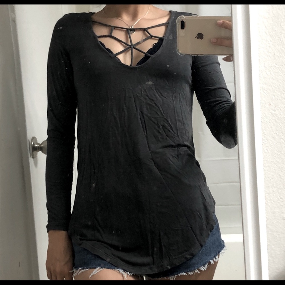 Cut-out long sleeve